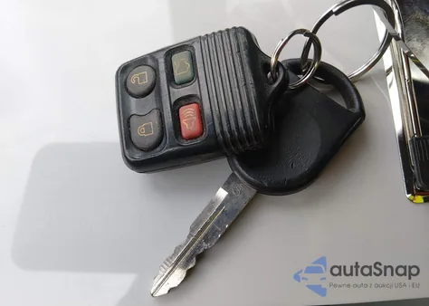 2007 Ford Mustang V6 Deluxe/V6 Premium from USA, damaged, VIN 1ZVFT80N675271103